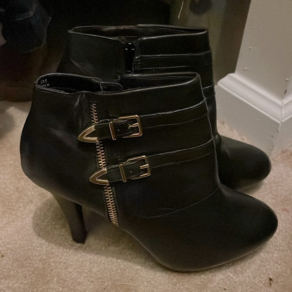 Me Too black boots